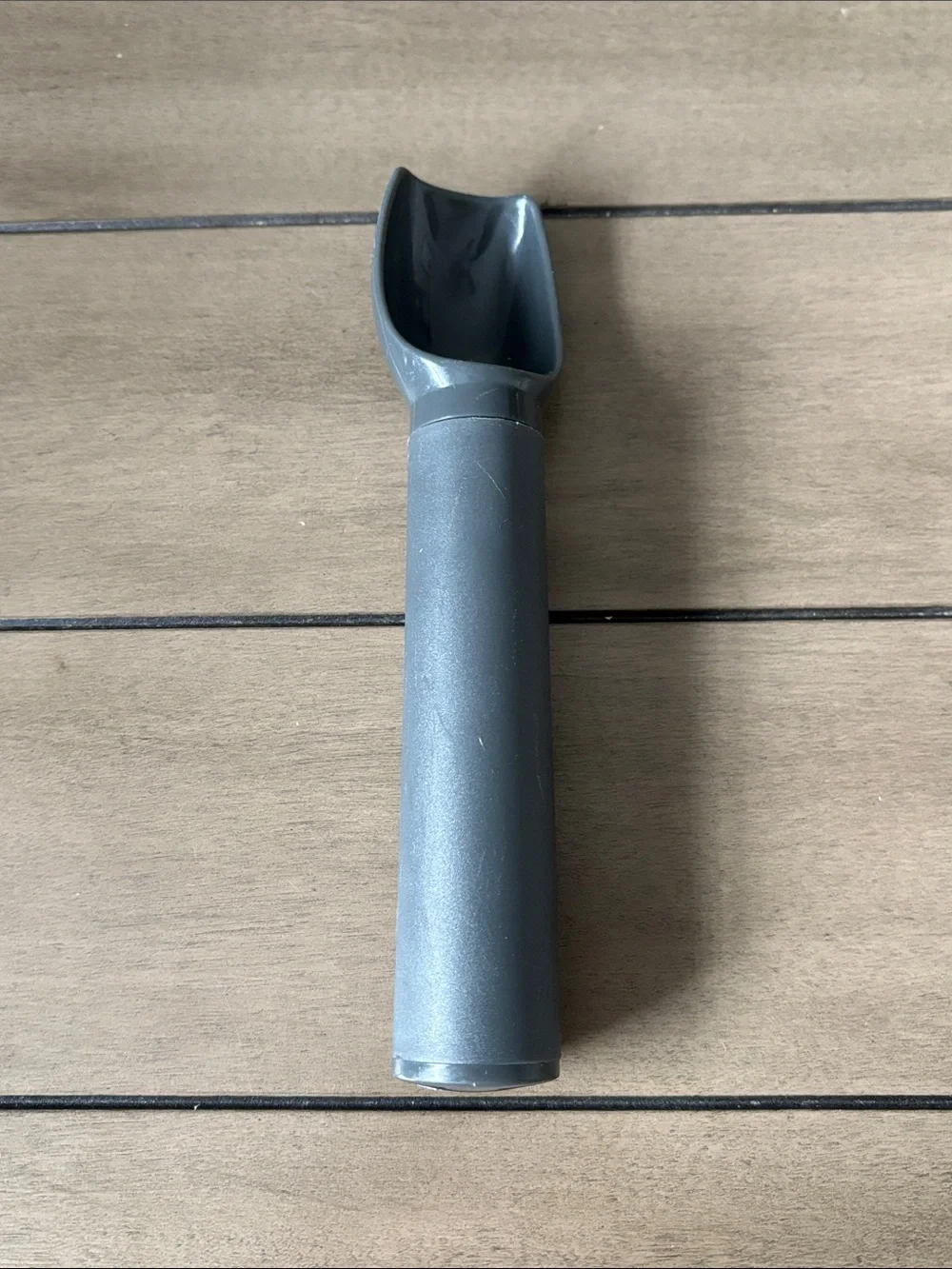 246. Gray Plastic Scoop - Compact Handheld Ice Cream or Pet Food Scoop